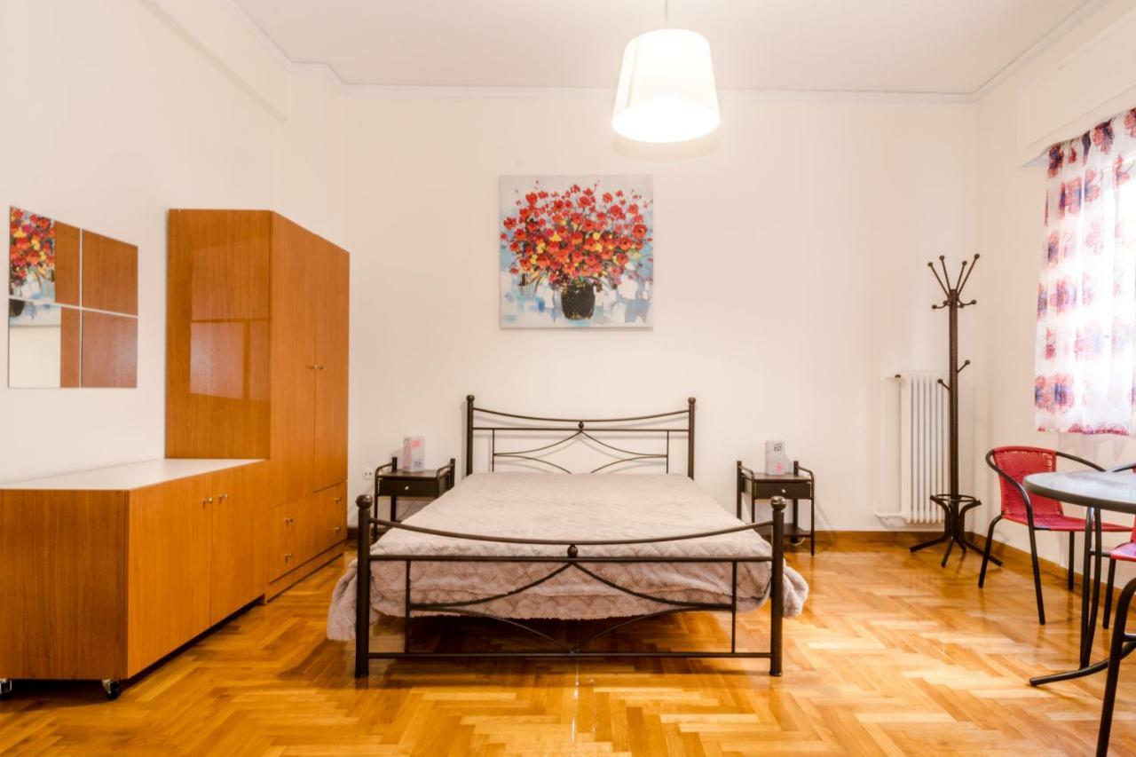 Petaluda House 3 *
